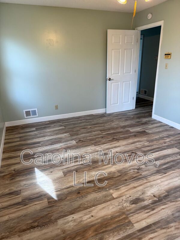 Building Photo - 575 Mt Lebanon Rd