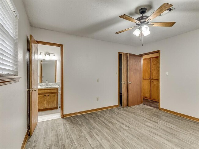 Building Photo - 1518 Boyd St