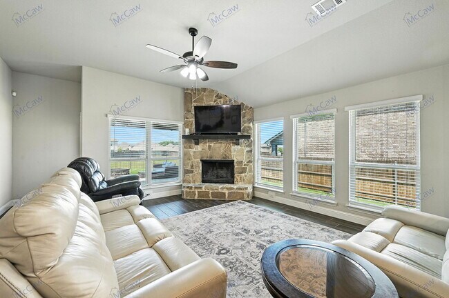 Building Photo - 3829 Honey Grove Dr