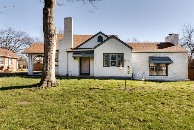 Building Photo - Spacious 4 Bed/ 3.5 Bath Home in Madison w Detached Office and Full Bath, 2 Car Garage, 1/2 acres...