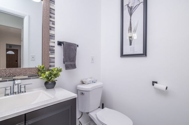 Building Photo - 5621 S 22nd St