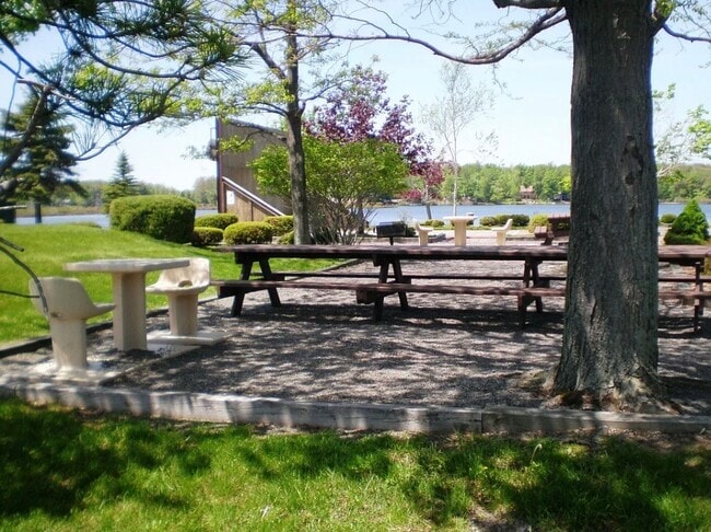 Building Photo - 1014 Hickory Run Rd