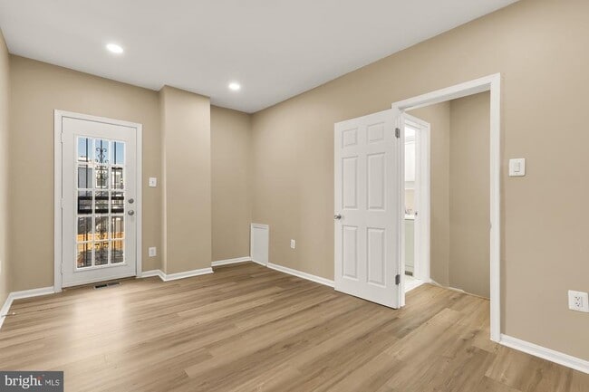 Building Photo - 1033 5th St NE