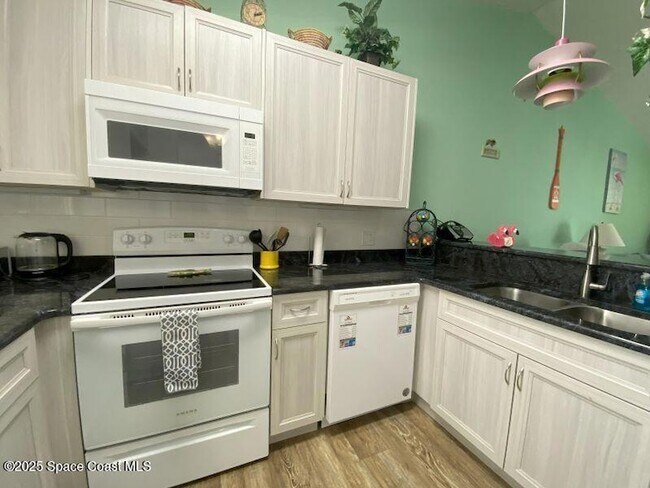 Building Photo - 211 Ocean Park Ln