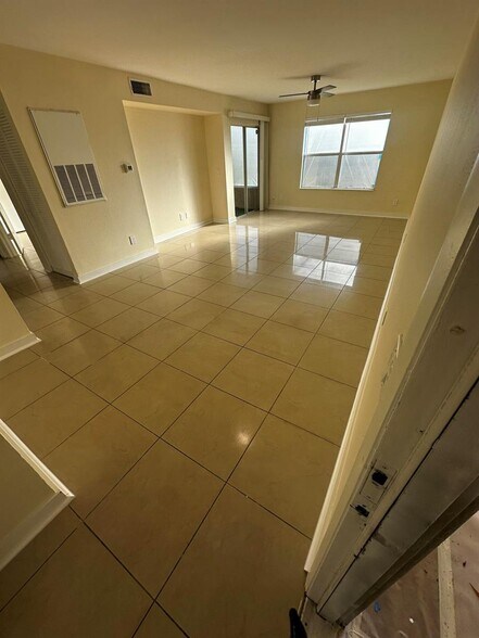 Building Photo - 1785 Palm Trl