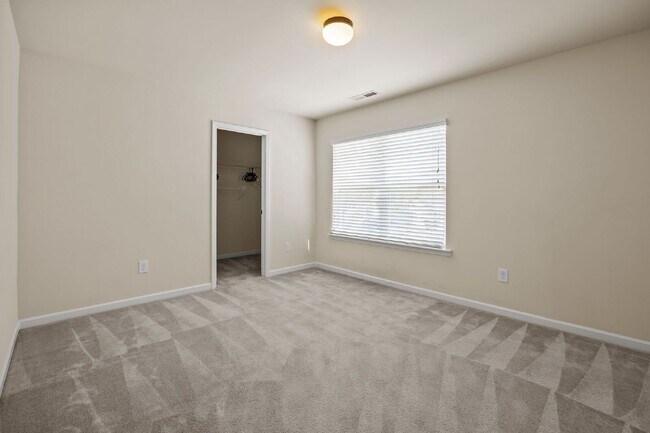Building Photo - 4320 Lyman Ave