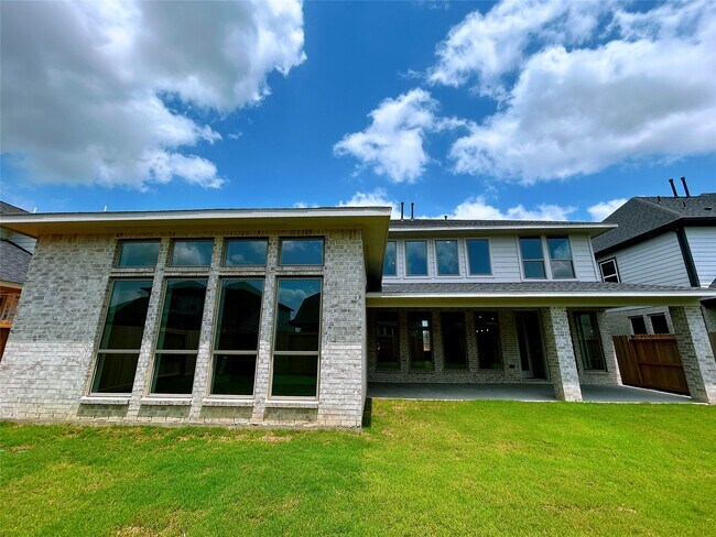 Building Photo - 5406 Holly Holw Ln