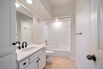 Building Photo - Modern Condo Living Near Downtown Austin & Movie House Theater