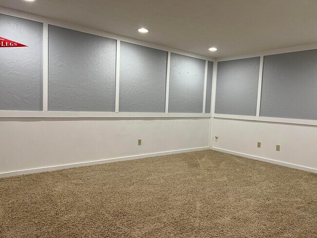 Building Photo - 4642 Orwell Dr