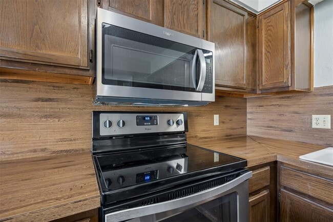 Building Photo - 3703 Southwind Ave
