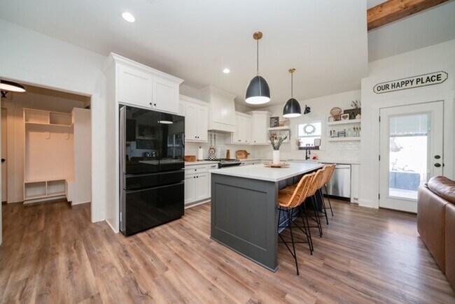 Building Photo - STUNNING modern farmhouse built in 2022 on 1 acre just outside the city limits of Tyler!