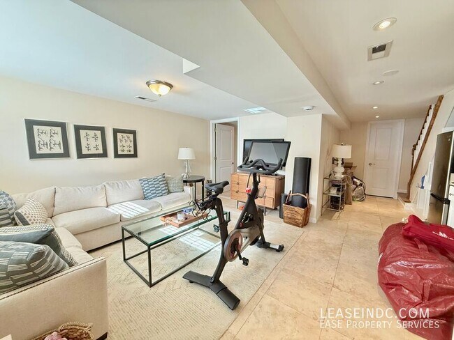 Building Photo - 159 V St NE