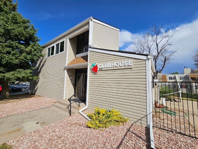 Building Photo - 2618 S Xanadu Way