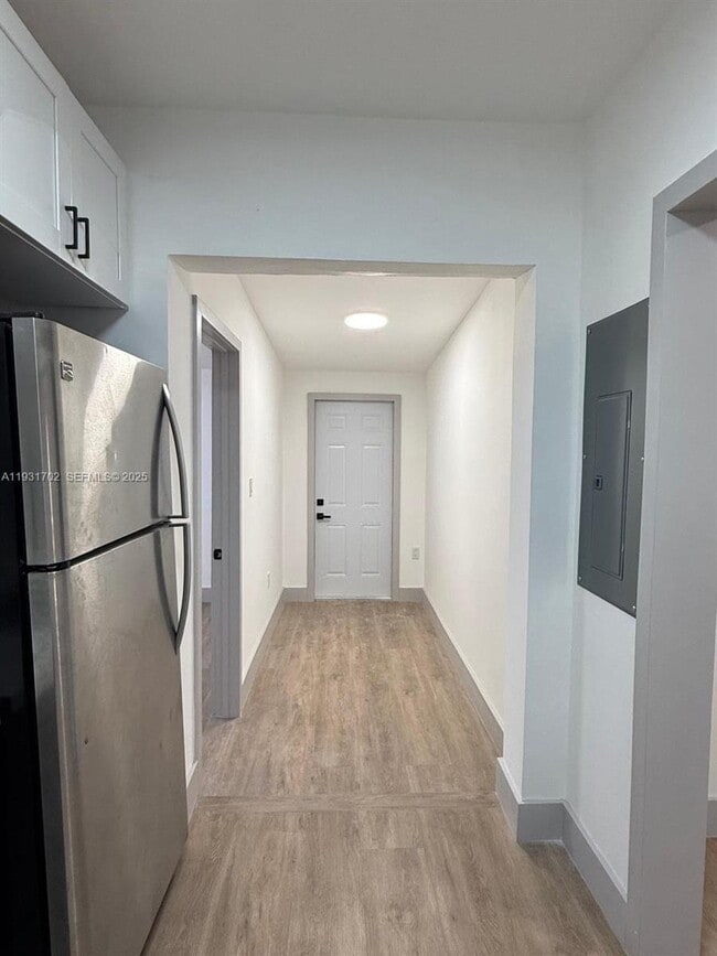 Building Photo - 6790 SW 17th St