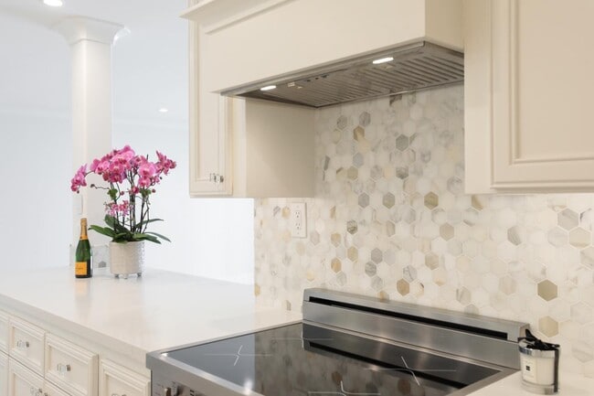 Building Photo - 226 W Edith Ave