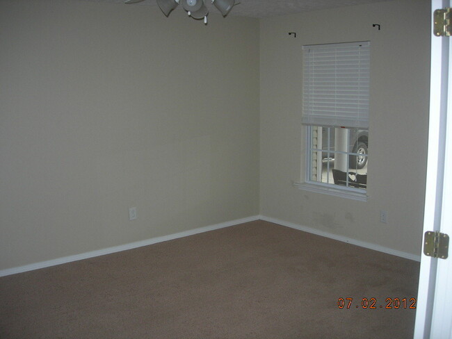 Building Photo - Mt Juliet 3 Bedroom 2 Bath Home with Fence...