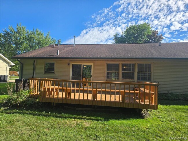Building Photo - 2951 Hill Dr