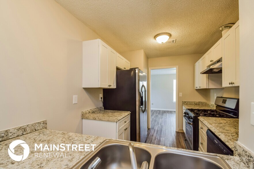 Building Photo - 5543 Pine Gate Dr