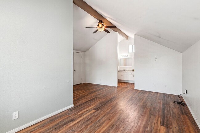 Building Photo - Spacious 3 Bed 2 Bath Townhome in Villa Po...