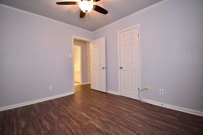 Building Photo - Spacious 4 bedroom 3 bathroom home with large yard and 2 car garage