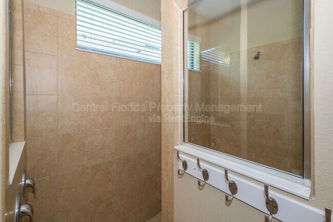 Building Photo - 12992 Holdenbury Ln