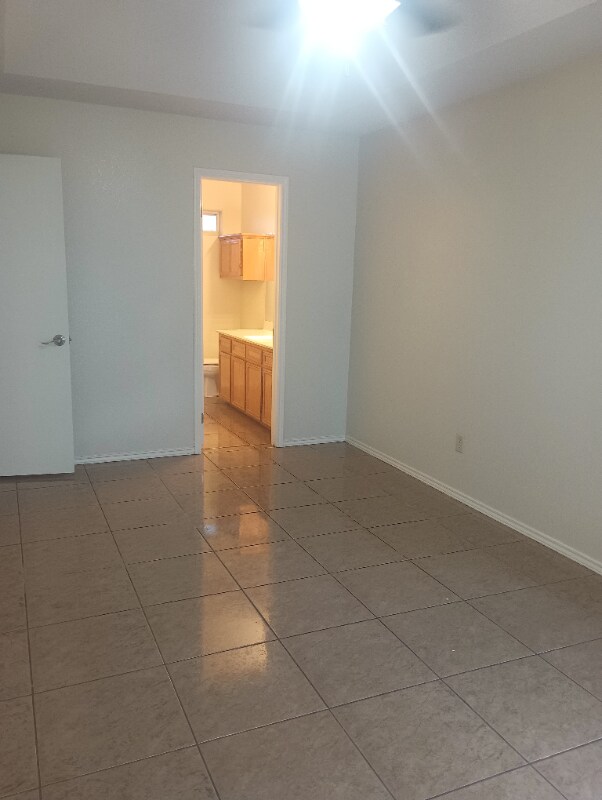 Building Photo - 915 Lexington Cir