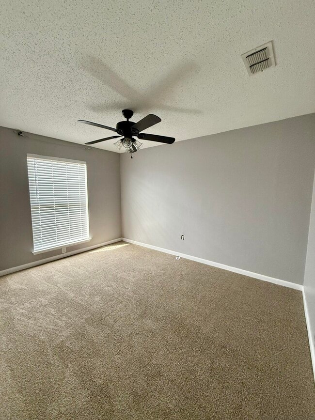 Building Photo - 204 Devon Ct