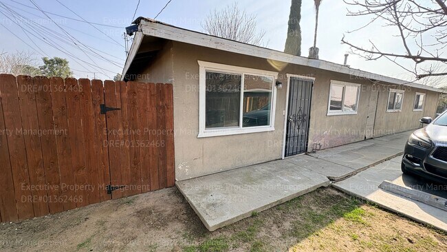 Building Photo - 3306 Gardenia Ave