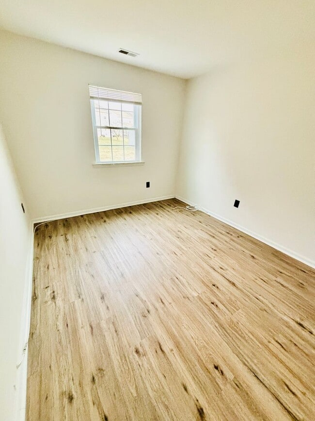 Building Photo - 1959 Main Ave