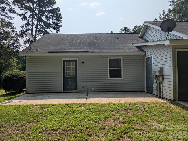 Building Photo - 113 Birdie Ct
