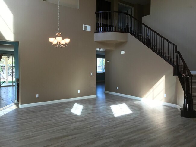 Building Photo - Beautiful Plumas Lake Home
