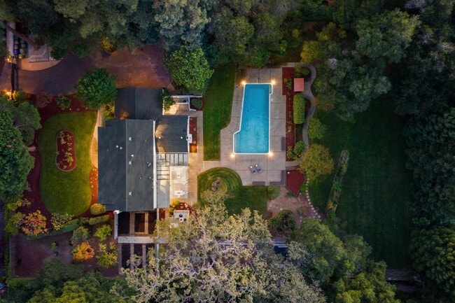 Building Photo - 243 Selby Ln