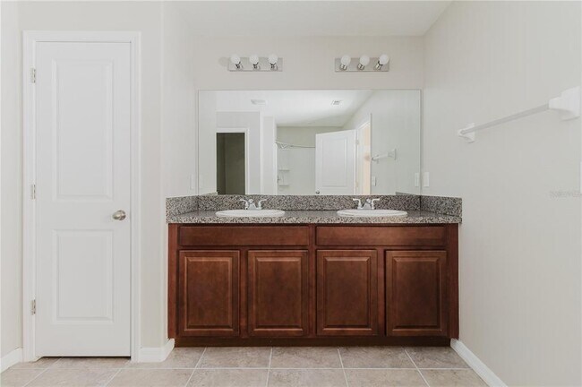 Building Photo - 304 Cascade Bend Dr