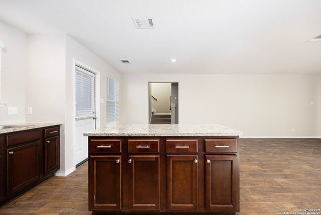 Building Photo - Move in Ready 3 Bedroom Two-story Home
