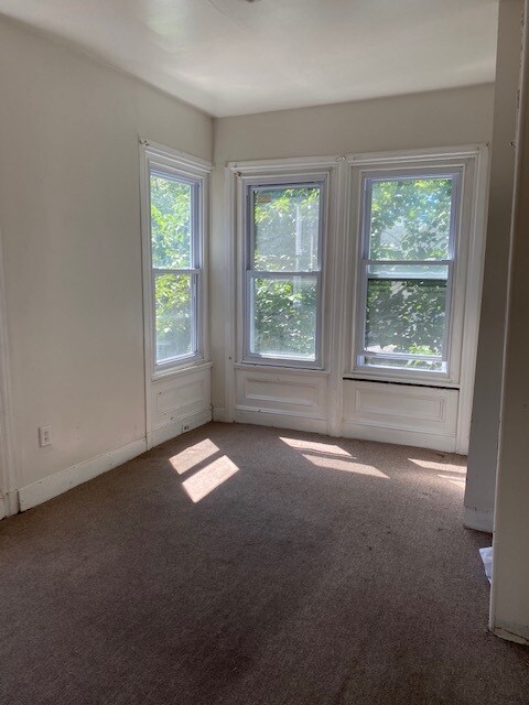 Building Photo - 10 N 42nd St