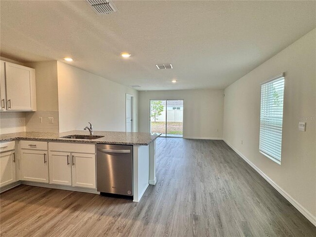 Building Photo - 36015 Sunflower Hl Dr