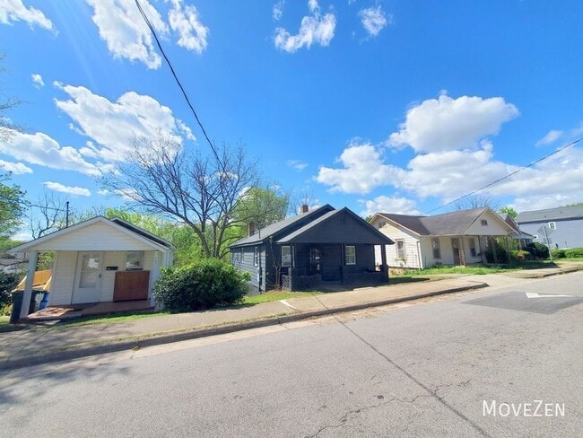 Building Photo - 1710 Oakwood Ave