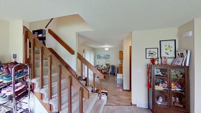 Building Photo - 2 BR, 1.5 BA Clive split level duplex.  Deck and one car attached garage.