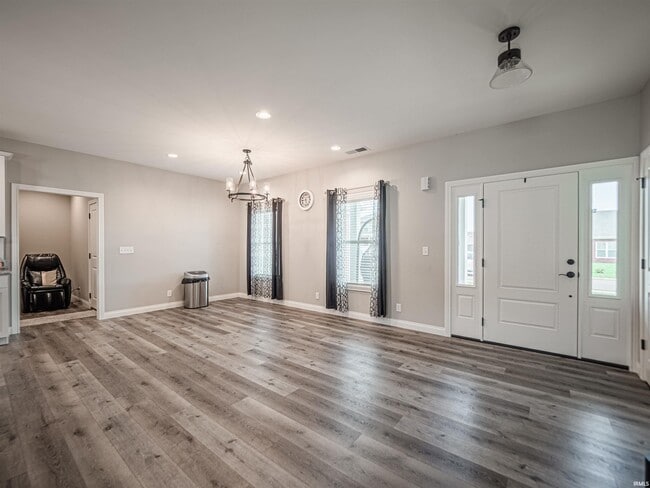 Building Photo - 3593 Sand Dr