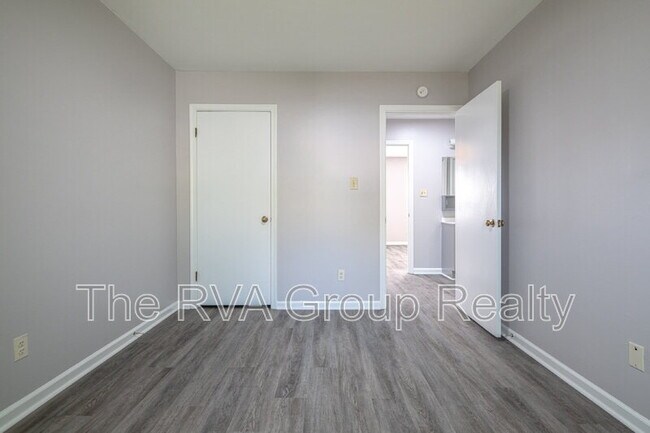 Building Photo - 3805 Woodlawn St