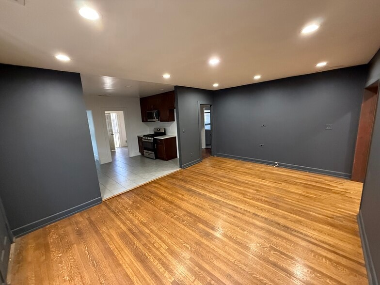 Building Photo - 1493 W 47th St