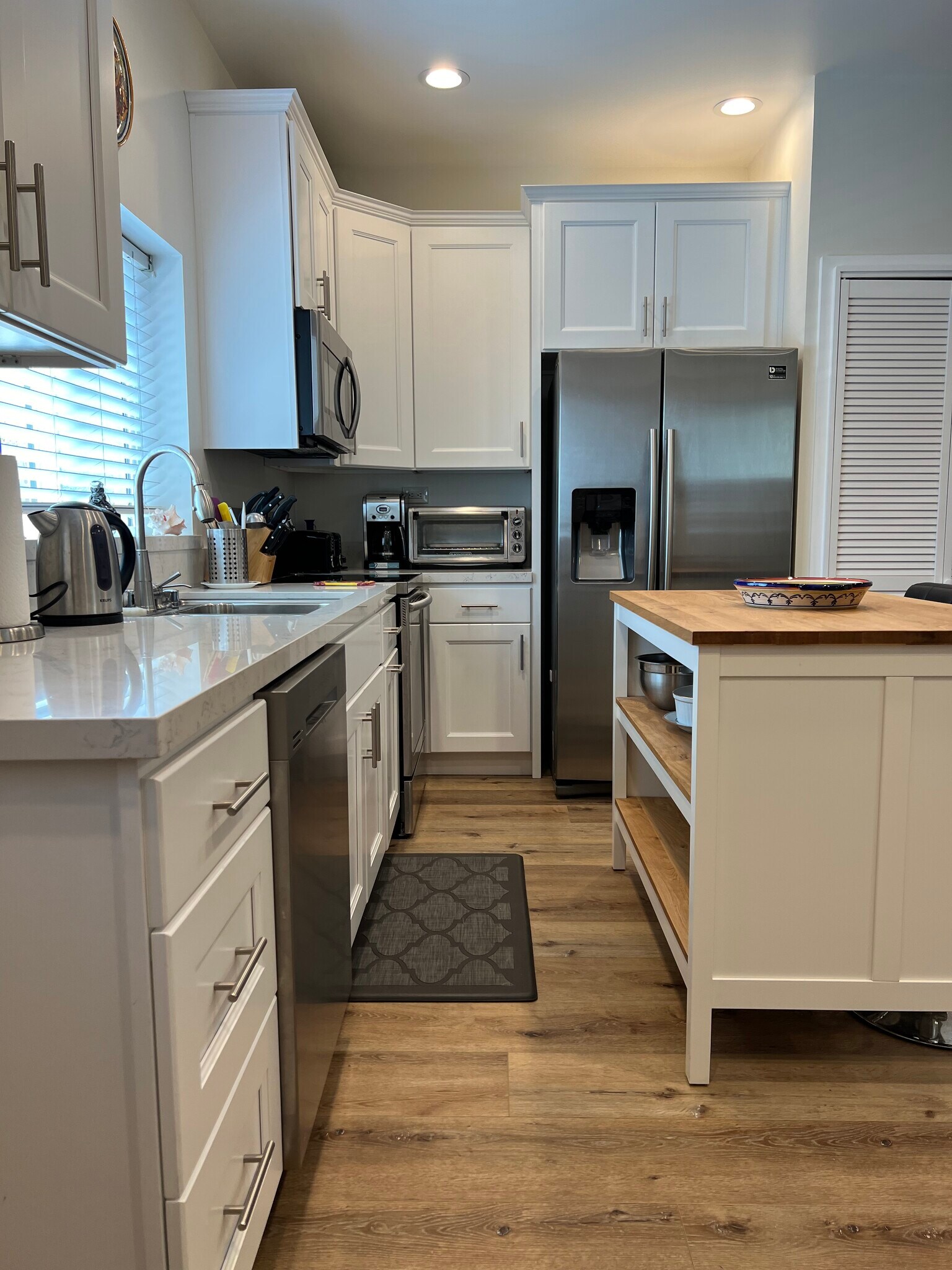 Kitchen - 9107 David Ave