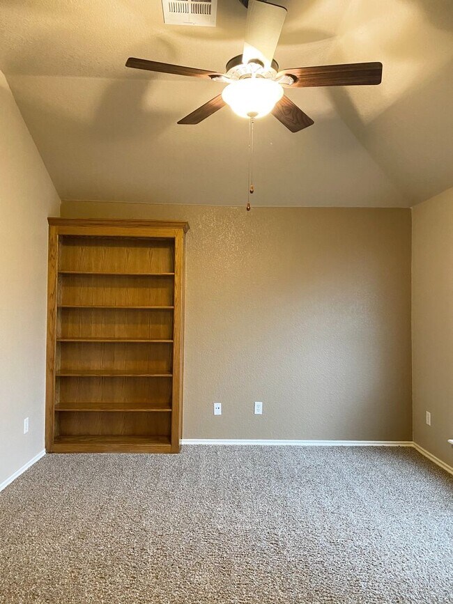 Building Photo - Great Family Home in the Heatherwood Addit...