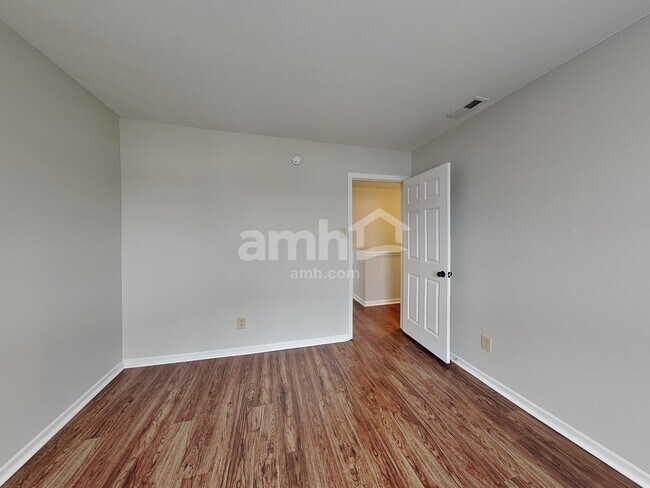 Building Photo - 1413 Dowell St