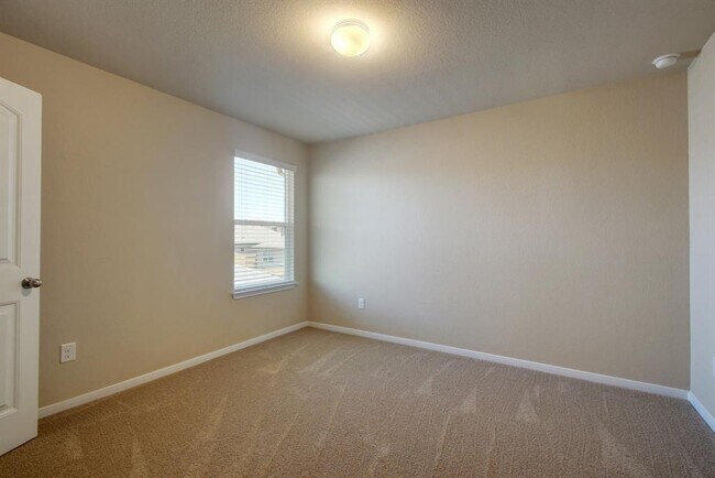 Building Photo - 15216 Bullbrier Rd