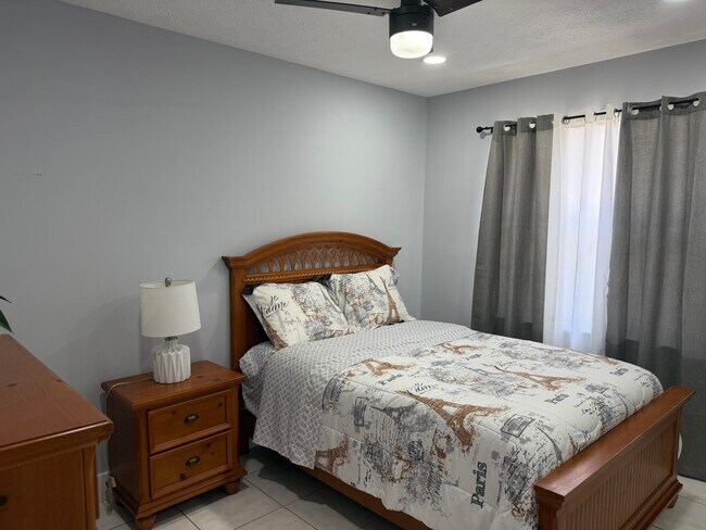 Building Photo - 1392 Riverside Cir