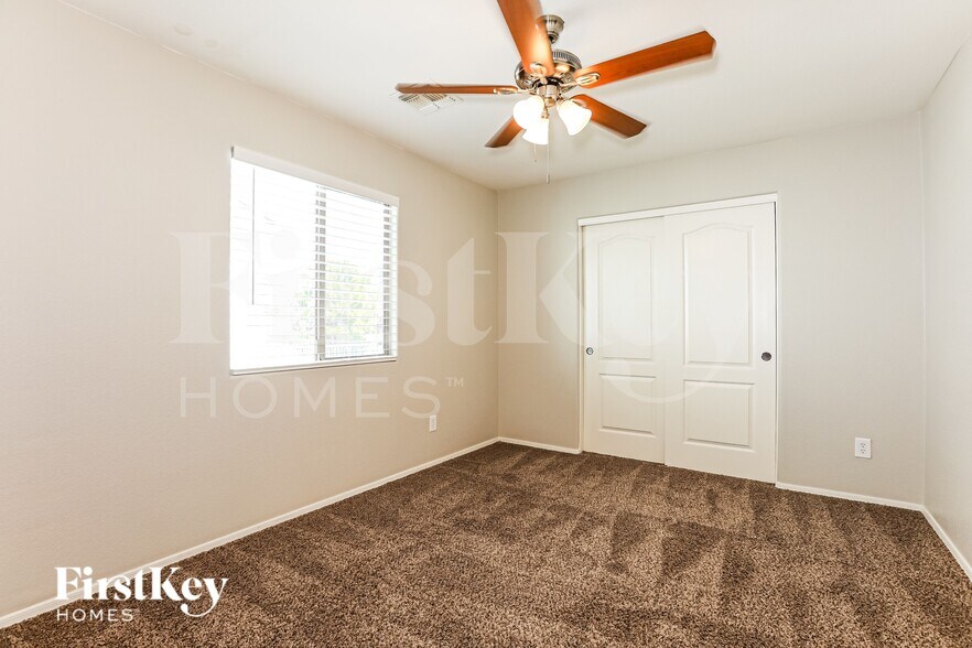 Building Photo - 617 E Payton Cir