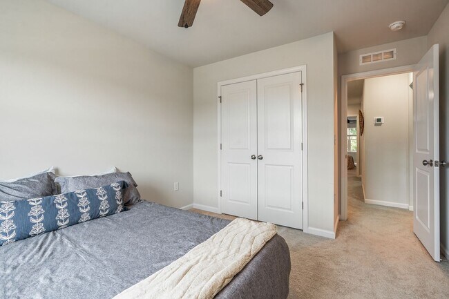 Building Photo - Furnished Pittsboro Rental Long or Mid Term Rental (60 Day minimum)