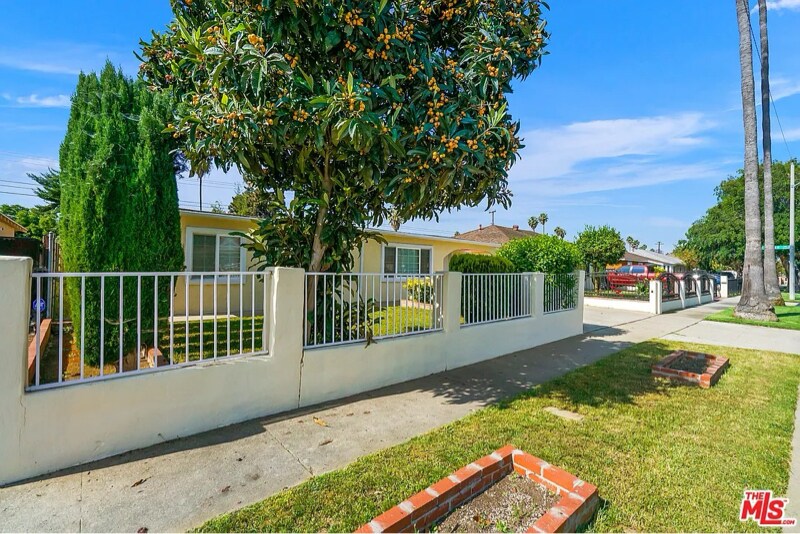 Building Photo - 430 E 184th St