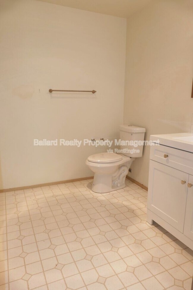 Building Photo - 2244 13th Ave W